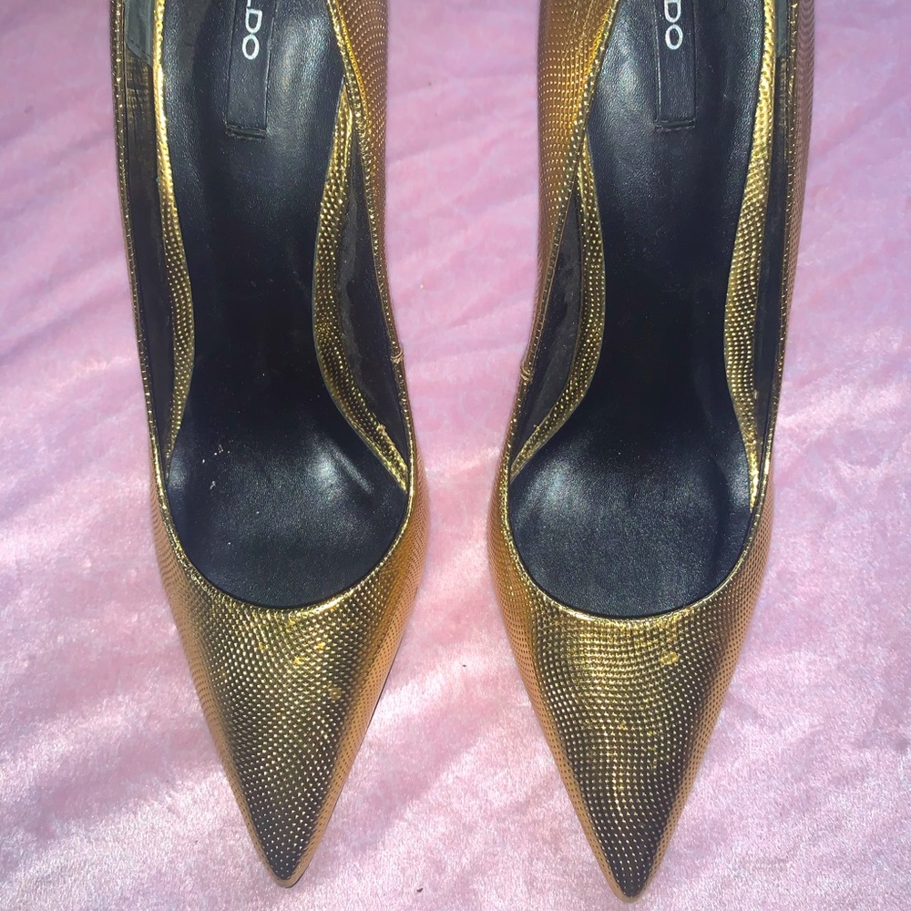 Gold pointed toe heel from Aldo Size10